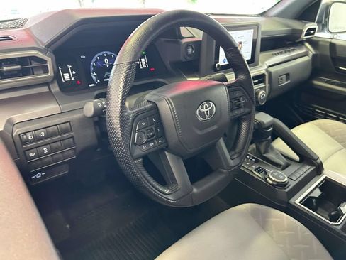 Certified 2025 Toyota Tacoma SR5 AWD/4WD image 16
