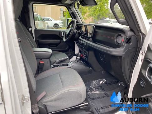 Used 2024 Jeep Wrangler Unlimited Rubicon AWD/4WD image 14