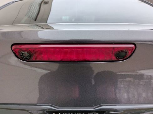 Used 2022 Chrysler 300 Touring w/ Sport Appearance Package image 10