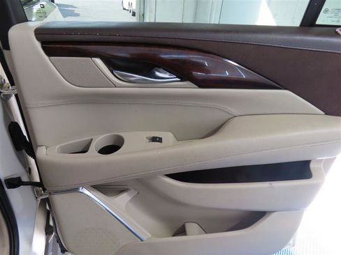 Used 2015 Cadillac Escalade ESV Luxury RWD image 36