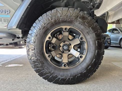Used 2022 Jeep Wrangler Unlimited Rubicon 4xe w/ Dual Top Group AWD/4WD image 16