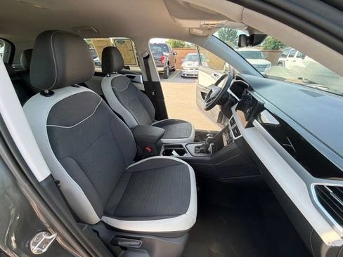 Used 2025 Volkswagen Taos SE FWD image 24