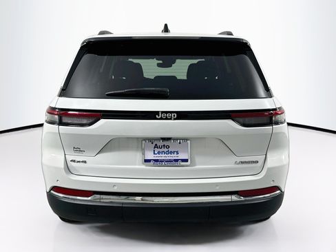 Used 2023 Jeep Grand Cherokee Laredo AWD/4WD image 6
