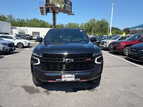 Used 2023 Chevrolet Tahoe Z71 w/ Luxury Package AWD/4WD image 4