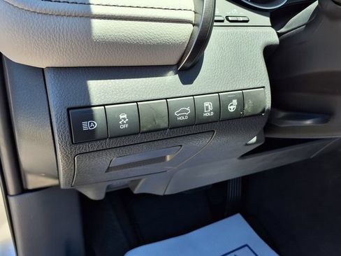 Used 2023 Toyota Camry XLE w/ Cold Weather Package FWD image 31