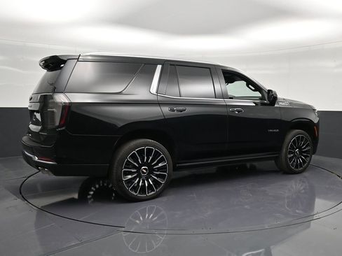 Used 2025 Chevrolet Tahoe High Country image 3