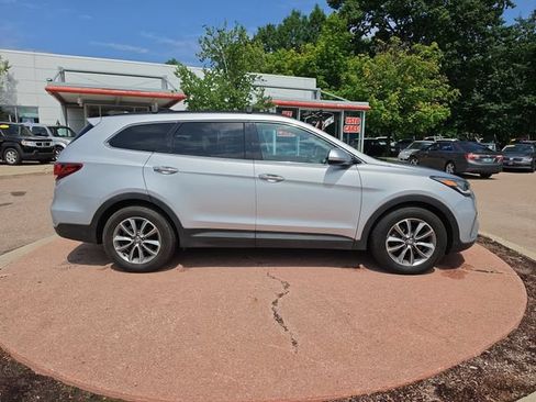 Used 2018 Hyundai Santa Fe SE AWD/4WD image 6