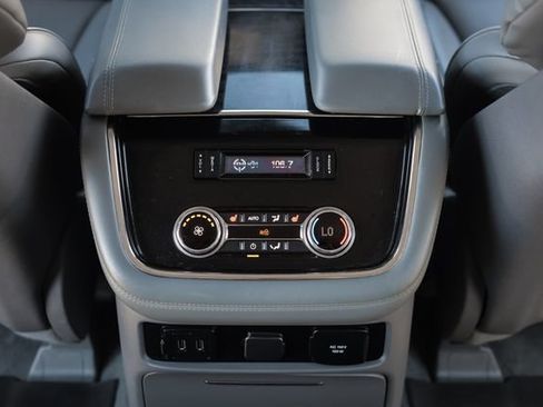 Used 2018 Lincoln Navigator L Select w/ Technology Package AWD/4WD image 30