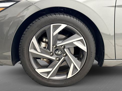 Used 2025 Hyundai Elantra SEL FWD image 13