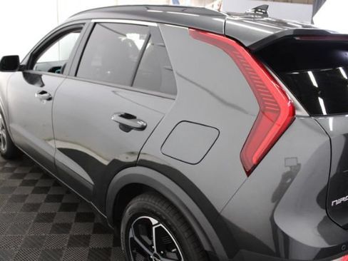 Used 2024 Kia Niro EX FWD image 9