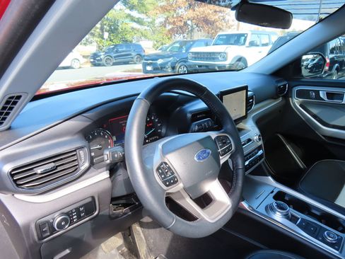 Used 2024 Ford Explorer XLT w/ Equipment Group 202A image 12