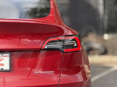 Used 2021 Tesla Model Y Long Range image 16