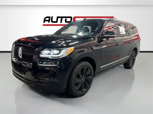 Used 2023 Lincoln Navigator L Reserve image 3
