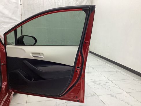 Used 2021 Toyota Corolla LE FWD image 19