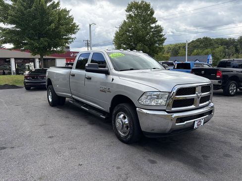 Used 2016 RAM 3500 Tradesman w/ Chrome Appearance Group RWD image 4