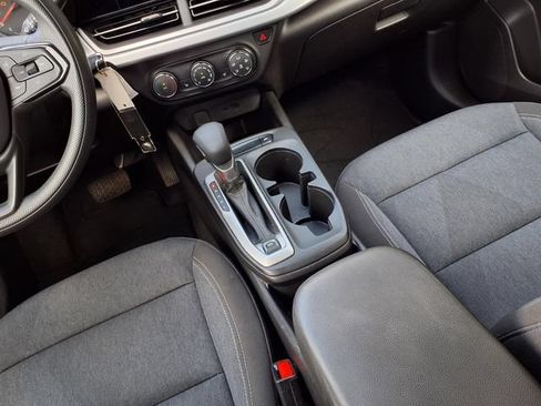 Used 2024 Chevrolet Trax LS w/ LS Convenience Package FWD image 10