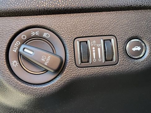 Used 2022 Dodge Charger R/T RWD image 9