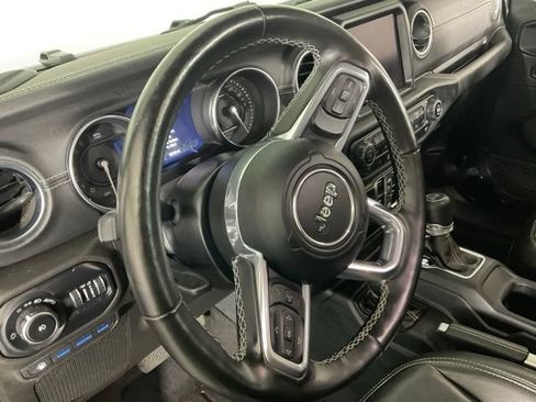 Used 2022 Jeep Wrangler Unlimited Sahara w/ Cold Weather Group AWD/4WD image 18