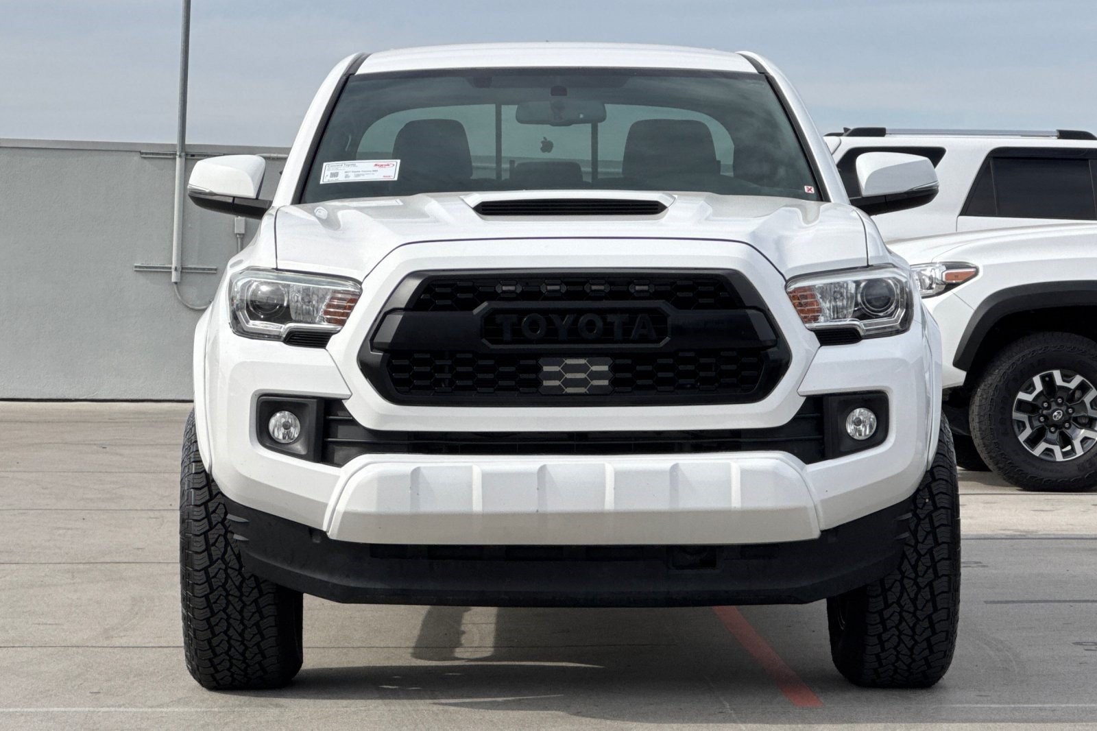 Used 2017 Toyota Tacoma SR5 RWD image 6