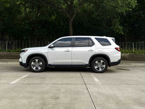 Used 2025 Honda Pilot EX-L image 6