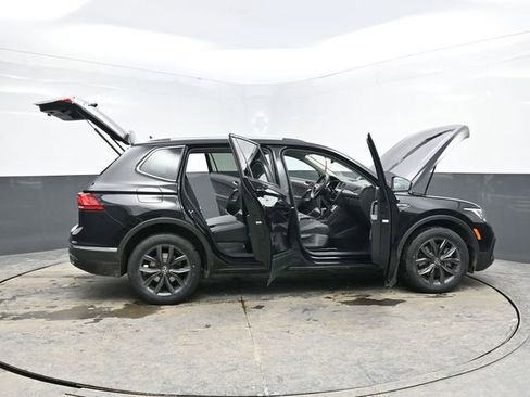 Used 2022 Volkswagen Tiguan SE image 48
