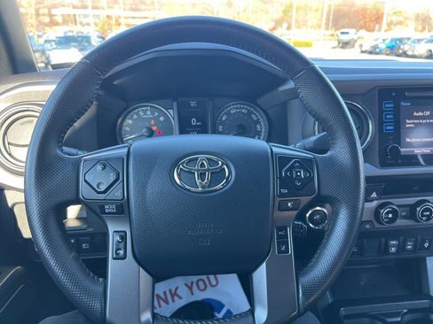 Used 2018 Toyota Tacoma TRD Sport image 32