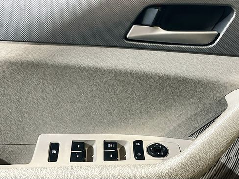 Used 2019 Hyundai Sonata SE FWD image 12