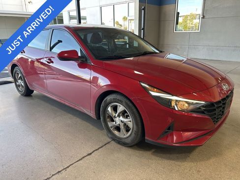 Used 2021 Hyundai Elantra SE w/ Cargo Package FWD image 2