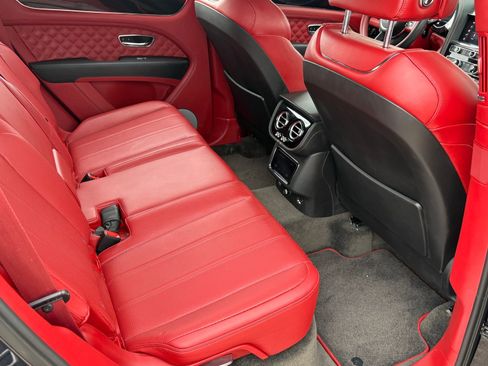 Used 2021 Bentley Bentayga AWD/4WD image 46