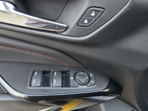 Used 2025 Chevrolet Trax RS w/ Sunroof Package image 23