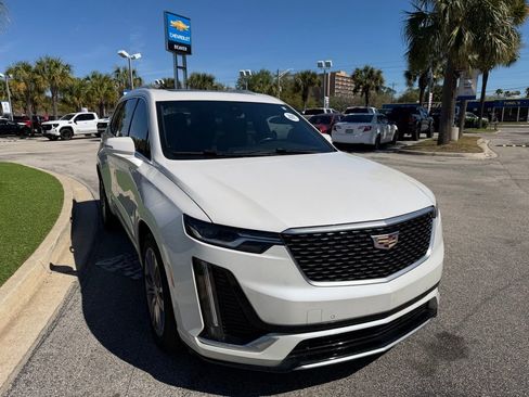 Used 2021 Cadillac XT6 Premium Luxury image 2