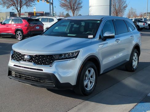 Used 2021 Kia Sorento LX image 11