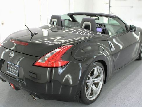 Used 2010 Nissan 370Z Touring w/ Sport Pkg RWD image 9