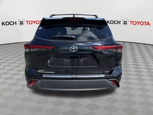 Used 2023 Toyota Highlander XLE image 7