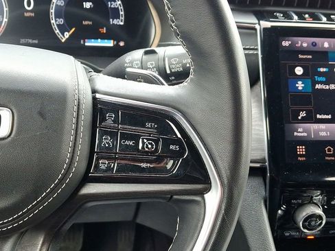Used 2022 Jeep Grand Cherokee Overland w/ Luxury Tech Group IV AWD/4WD image 22