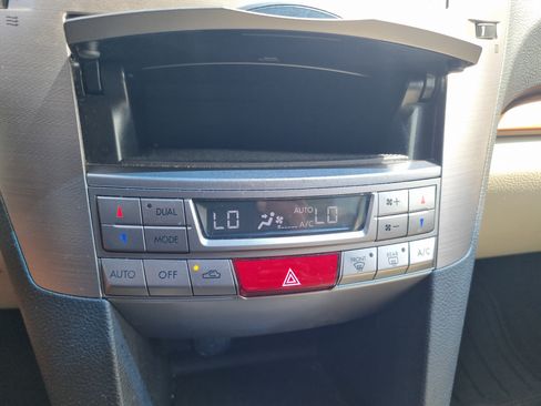 Used 2014 Subaru Outback 2.5i Limited w/ Moonroof Package AWD/4WD image 26