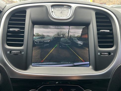 Used 2018 Chrysler 300 Touring RWD image 31