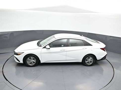 Used 2025 Hyundai Elantra SE FWD image 40