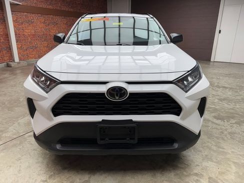 Used 2020 Toyota RAV4 LE image 8