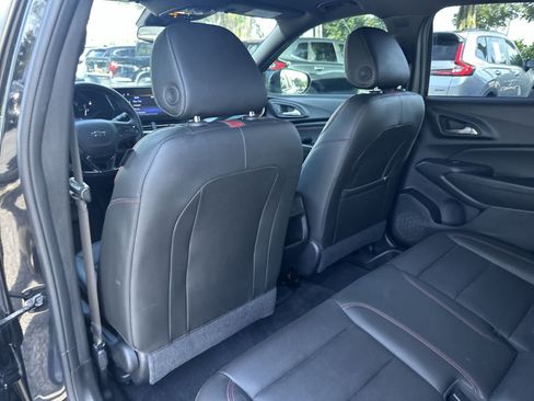 Used 2024 Chevrolet Trax RS w/ Sunroof Package FWD image 11