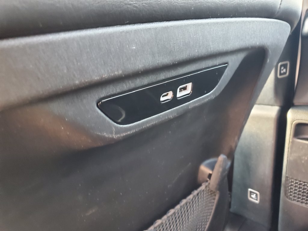 Used 2025 Chrysler Pacifica Limited FWD image 12