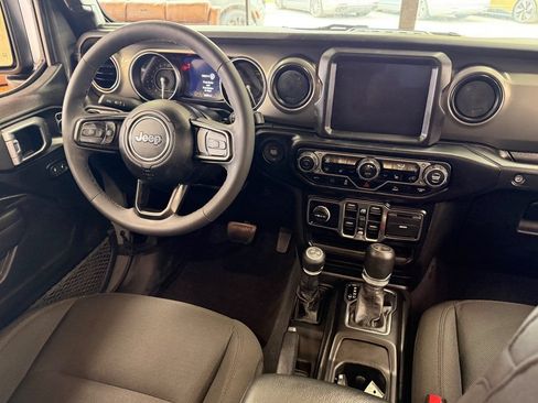 Used 2023 Jeep Wrangler Unlimited w/ Sun & Screen Package AWD/4WD image 43