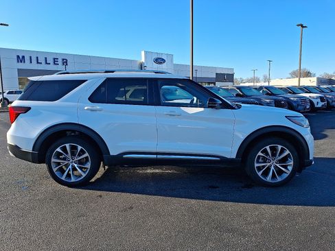 Used 2025 Ford Explorer Platinum w/ Ultimate Package image 7