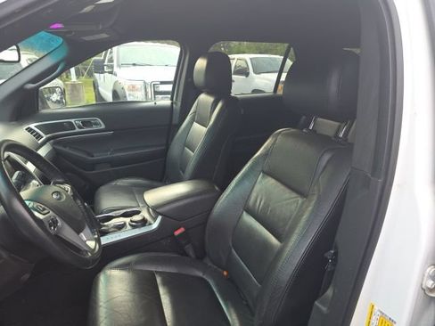 Used 2015 Ford Explorer XLT w/ Equipment Group 202B AWD/4WD image 9