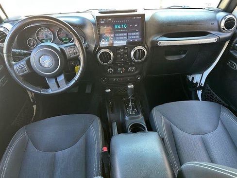 Used 2016 Jeep Wrangler Unlimited Rubicon w/ Connectivity Group AWD/4WD image 19