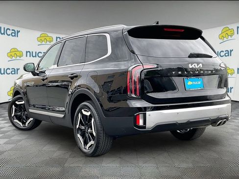 Used 2023 Kia Telluride EX w/ EX Captain's Chair Package AWD/4WD image 4
