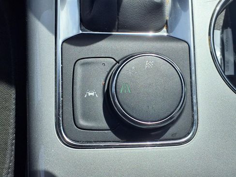 Used 2025 Chevrolet Blazer LT image 8