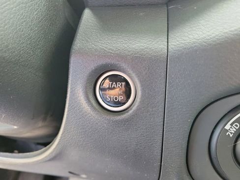 Used 2023 Nissan Frontier 4x4 Crew Cab image 23