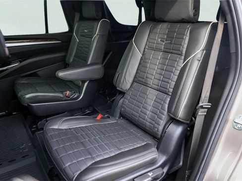 Used 2025 Cadillac Escalade Sport Platinum w/ LPO, ONYX Package image 22