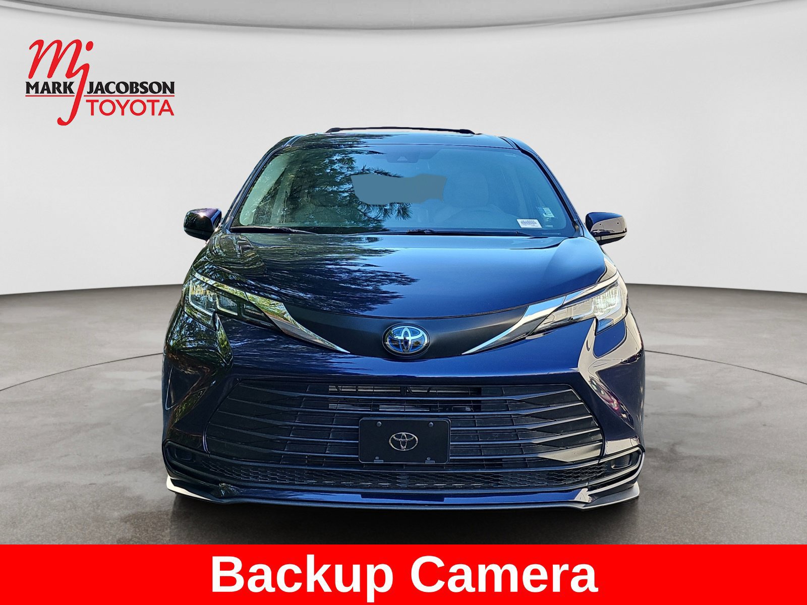 Used 2021 Toyota Sienna LE w/ LE Plus Package AWD/4WD image 2